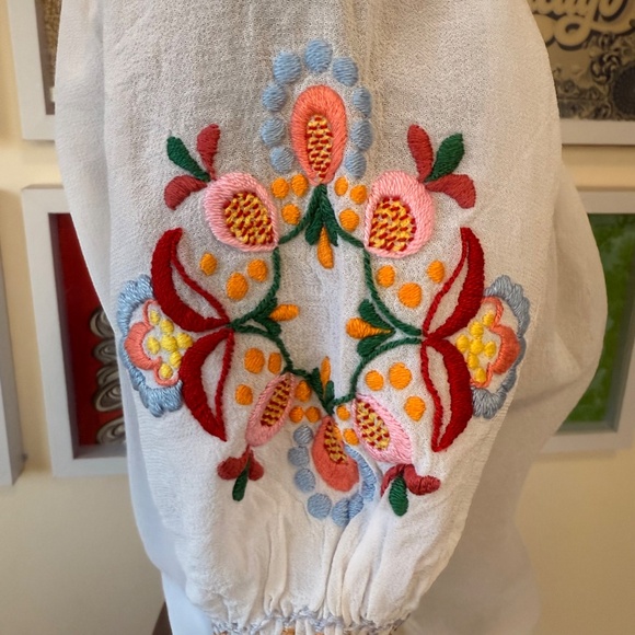 Vintage 70s Colourful Embroidered White Boho Peasant Top - Picture 4 of 8